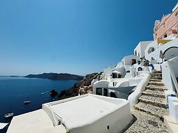 SantorOia Luxury Suites