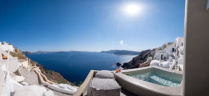 SantorOia Luxury Suites