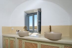 SantorOia Luxury Suites