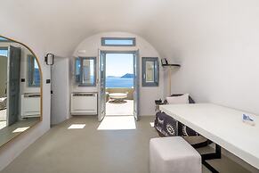 SantorOia Luxury Suites