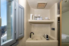 SantorOia Luxury Suites