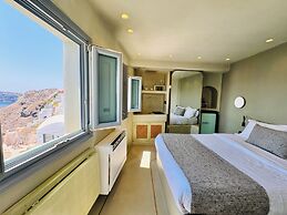 SantorOia Luxury Suites