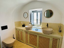 SantorOia Luxury Suites
