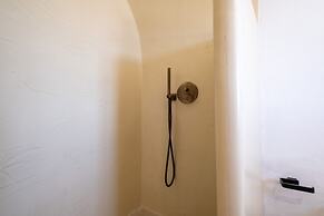 SantorOia Luxury Suites