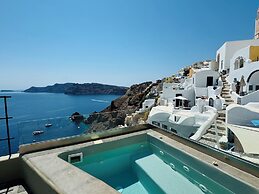 SantorOia Luxury Suites