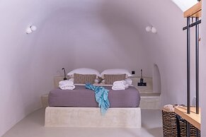 SantorOia Luxury Suites