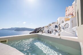 SantorOia Luxury Suites