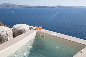 SantorOia Luxury Suites