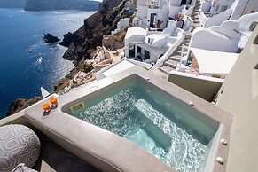 SantorOia Luxury Suites