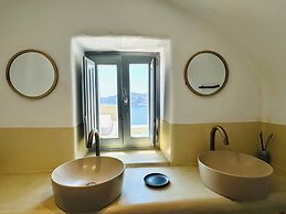 SantorOia Luxury Suites