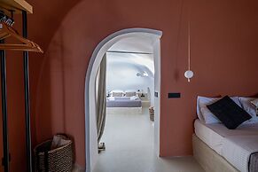 SantorOia Luxury Suites