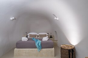 SantorOia Luxury Suites