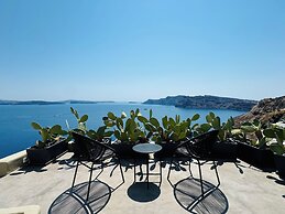 SantorOia Luxury Suites