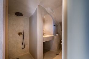 SantorOia Luxury Suites