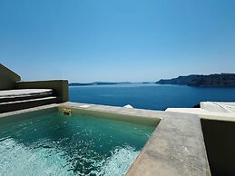 SantorOia Luxury Suites