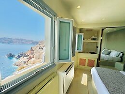 SantorOia Luxury Suites