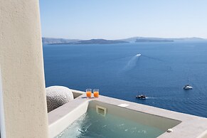 SantorOia Luxury Suites