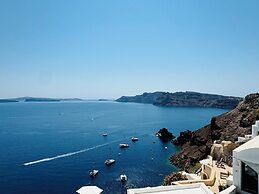 SantorOia Luxury Suites