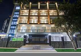 Hotel Noida Dreamz 144