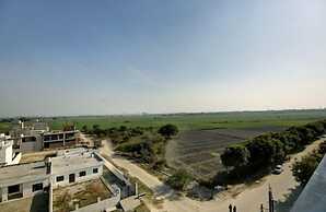 Hotel Noida Dreamz 144