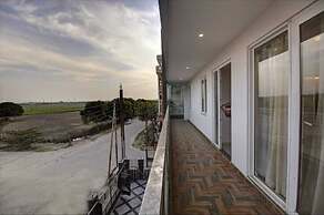 Hotel Noida Dreamz 144