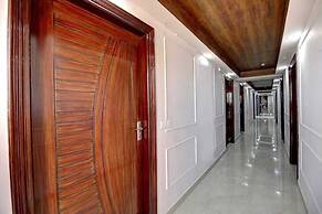 Hotel Noida Dreamz 144