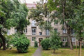 Sweet & Stylish Apartment by Renters