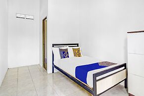 SPOT ON 90742 Kinanthy Homestay Syariah