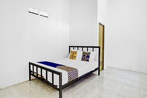 SPOT ON 90742 Kinanthy Homestay Syariah