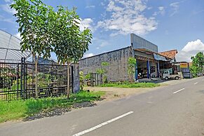 SPOT ON 90742 Kinanthy Homestay Syariah