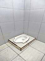 SPOT ON 90742 Kinanthy Homestay Syariah