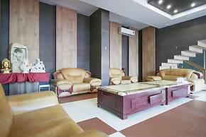 Hotel Radhika