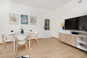 Apartment Komandorska by Renters