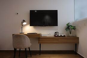 Pondy Heights - Suites and Studios