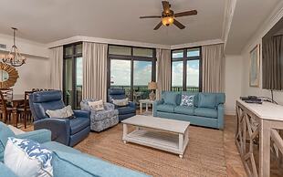 Phoenix West Ii 1817 4 Bedroom Condo by Redawning