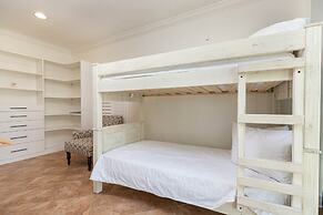 Phoenix West Ii 1817 4 Bedroom Condo by Redawning