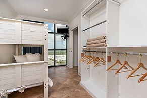 Phoenix West Ii 1817 4 Bedroom Condo by Redawning