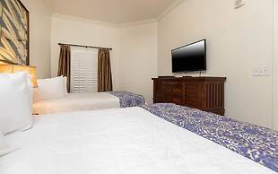 Phoenix West Ii 1817 4 Bedroom Condo by Redawning