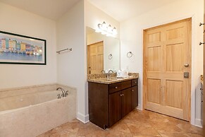 Phoenix West Ii 1817 4 Bedroom Condo by Redawning