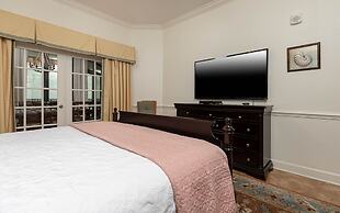 Phoenix West Ii 1817 4 Bedroom Condo by Redawning