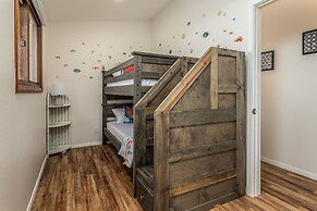 Margaret 5 Bedroom Home by RedAwning