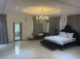 Lovely nb 3-bed House in Opebi