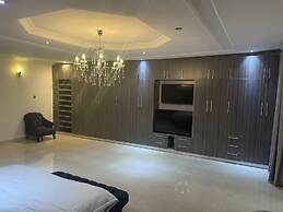 Lovely nb 3-bed House in Opebi