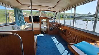 The Rose 37ft Lakeside Yacht inc Hot Tub