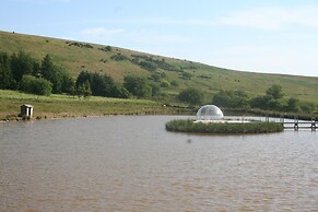 The Rose 37ft Lakeside Yacht inc Hot Tub