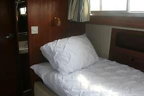 The Rose 37ft Lakeside Yacht inc Hot Tub