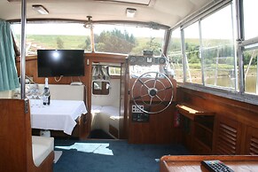 The Rose 37ft Lakeside Yacht inc Hot Tub
