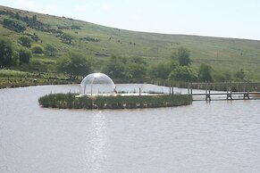 The Rose 37ft Lakeside Yacht inc Hot Tub