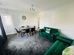 Elmbank Avenue House