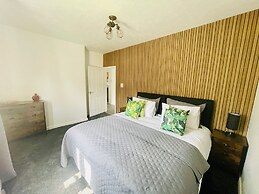 Elmbank Avenue House